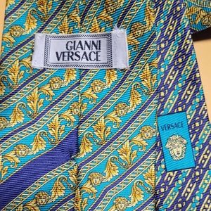 Vintage Gianni Versace men's tie, Medusa logo made in Italy